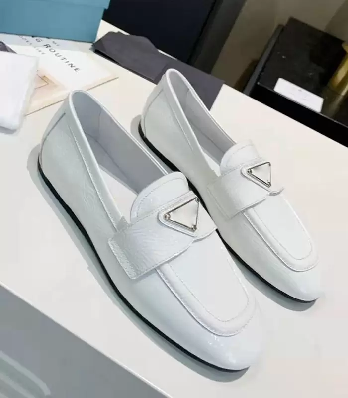 

2022 Spring Designers Slip On Flat Shoes Women Pgraded Triangle Loafers 100% Leather Heels Dress Shoes Black White Soft Platform Chunky With Box