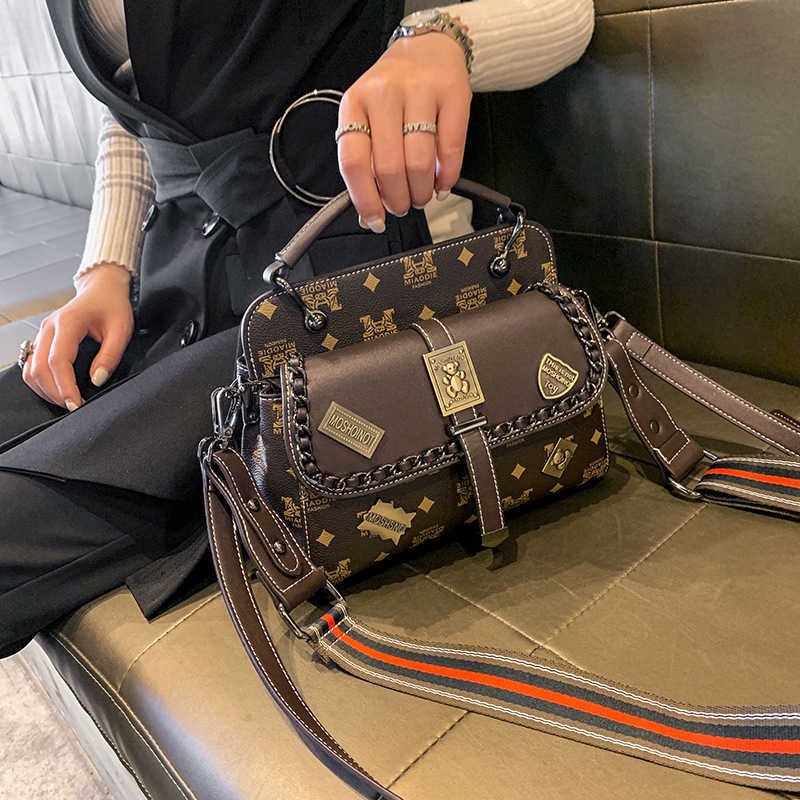 

Hand 2021 high sense fashion atmosphere badge Single Shoulder Messenger women's summer bag new product, Brown