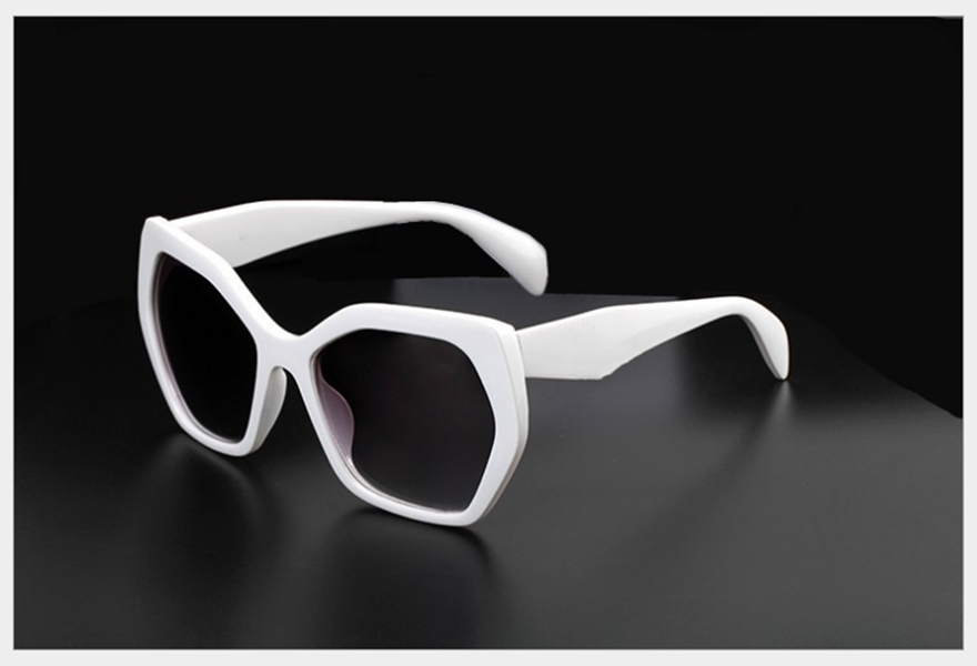 

Women's Polygon Small Frame Sunglasses Ms. Designer Designer Small Frame Sunglasses Europe Retro Polygonal Sunglasses Metal Frame SPR-F