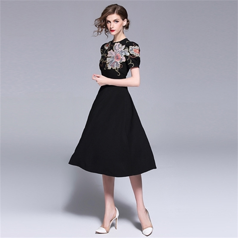 

High Quality Fashion Designer Runway Dress Summer Women Puff sleeve luxurious Embroidery Floral Casual Elegant 210603, Picture color