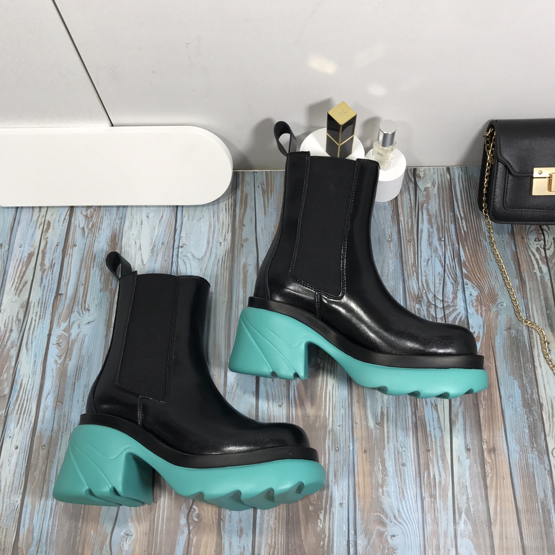 

High quality Womens Designer Boots Leather Martin Ankle Chaelsea Boot Fashion Non-slip Wave Colored Rubber Outsole Elastic Webbing Luxury Comfort Exquisite A1, White