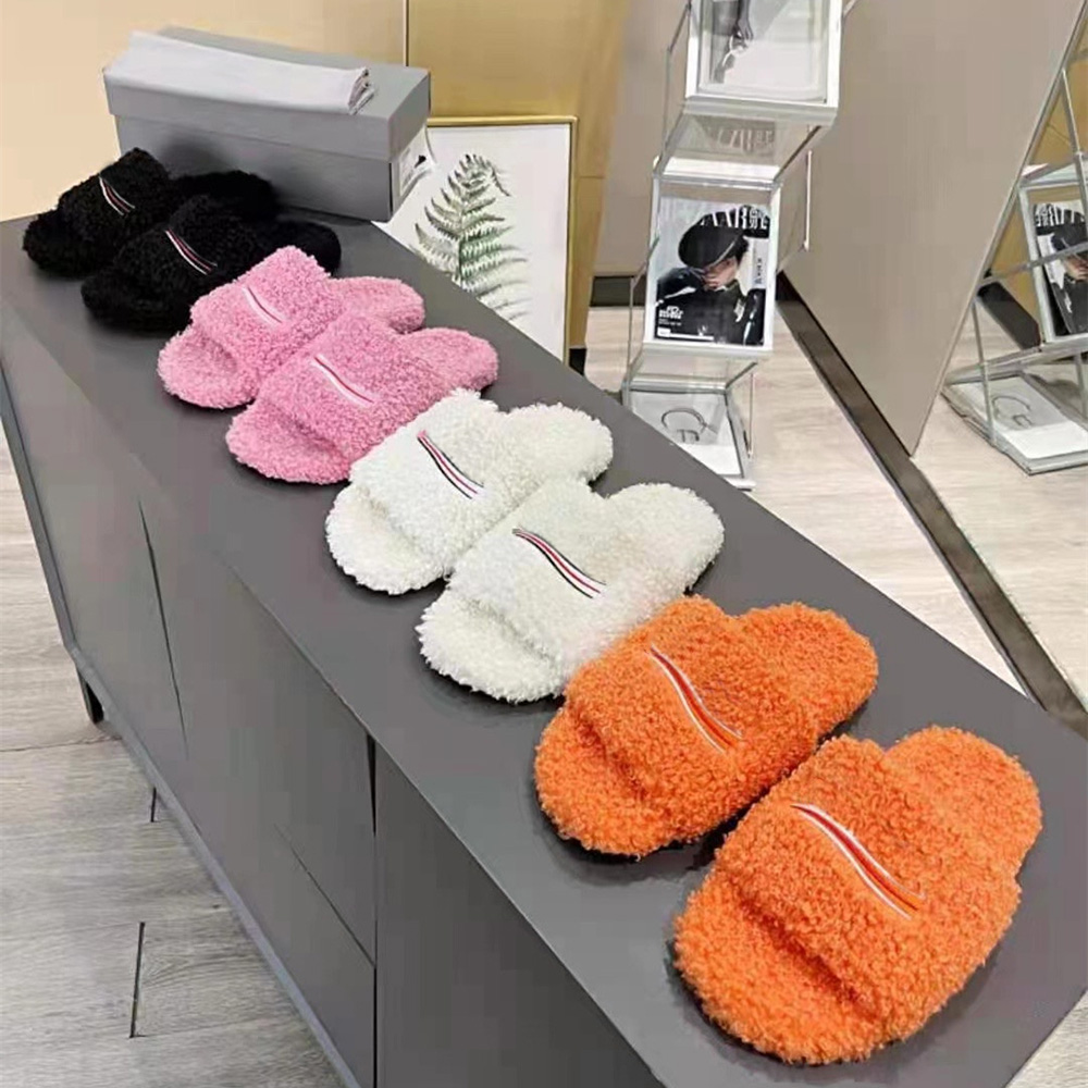 

2022 New High quality Womens Slippers Ladies wool Slides Winter fur Fluffy Furry Warm letters Sandals Comfortable Fuzzy Girl Flip Flop Slipper, Black