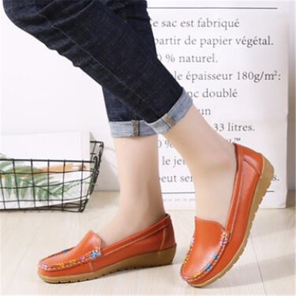 

Spring ethnic style large size women's shoes color matching retro flat soft sole leather middle-aged mother Comfortable durable