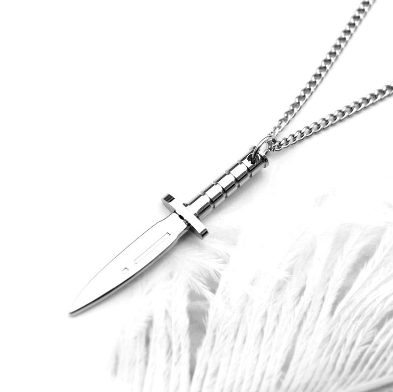 

Pendant Necklaces Dagger Knife Necklace For Men Male Personality Jewelry Wholesale Size 6cm*1.5cm