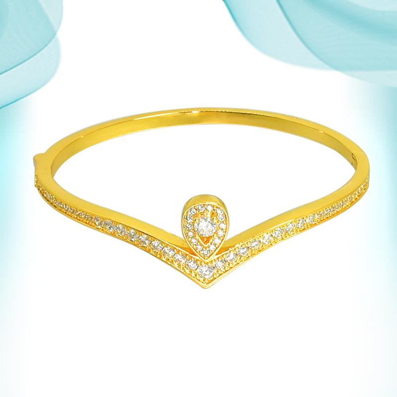 

Bangle 2021 Women's Heart Bracelet With Diamonds Fashion Simple Style Jewelry On Hand Girls Personalized Bangles Weeding Gifts