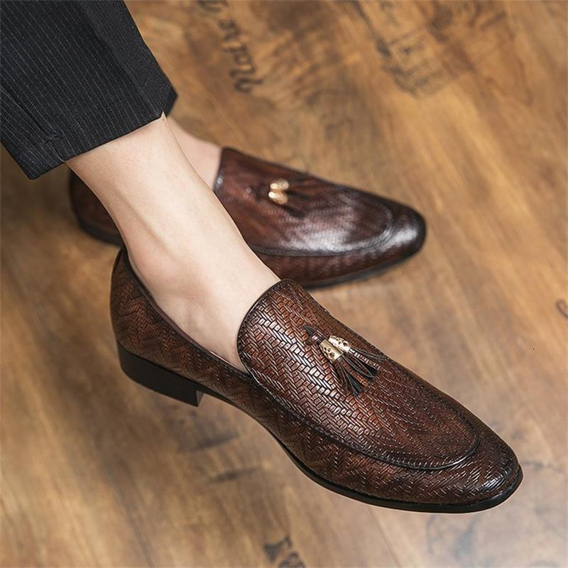 

dress shoes men fashion business casual all-match solid color pu striped woven pattern classic tassel comfortable loafers 3kc301 a, Black