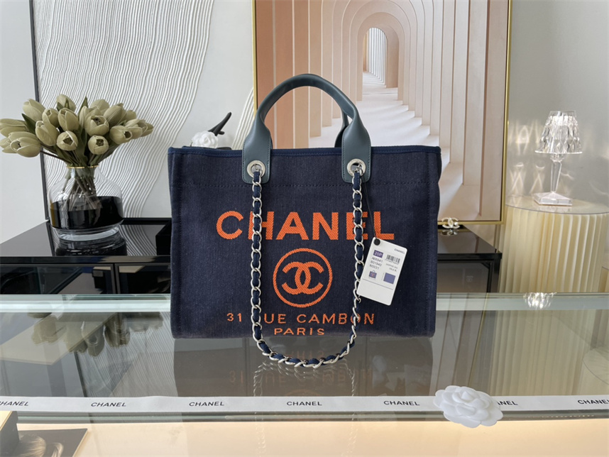 

Chanel high quality large handbag women's Dark Green Canvas Handbag medium handbag with internal pocket and signature twist lock