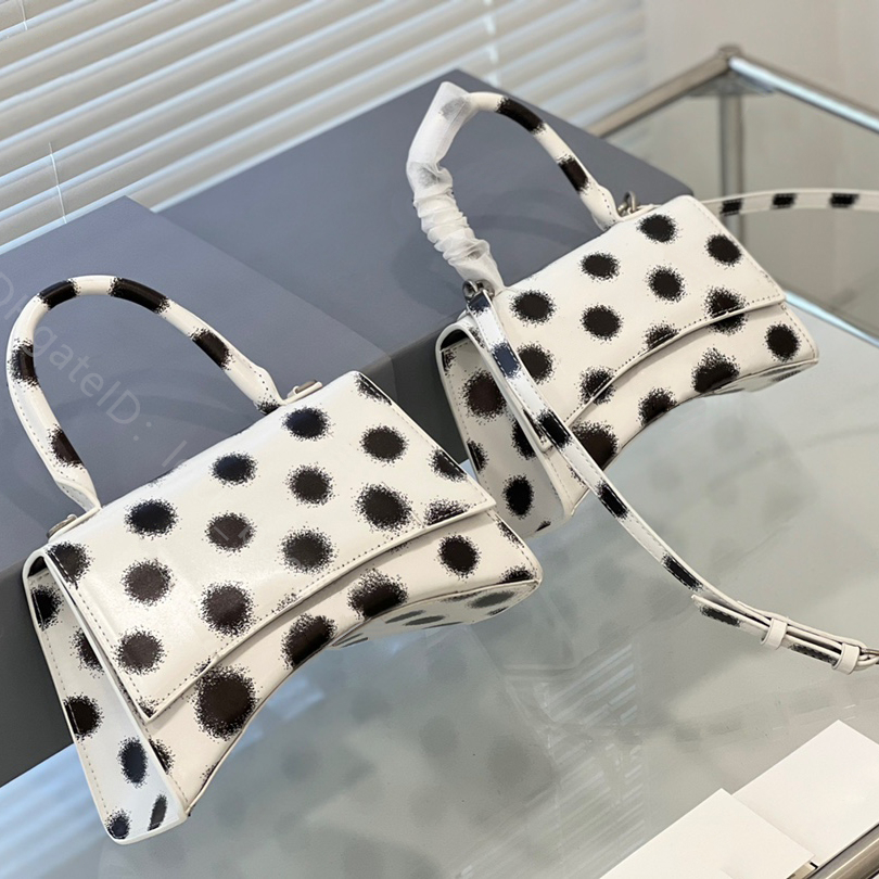 

co-branded new fashion luxury designer bags shoulder half moon women Top quality lady handbags cross body wallets plain famous dot handle letter totes popular purse, Color q