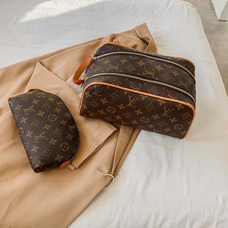 

2021 Women cosmetic bag large capacity travelling famous designer classical men toiletry bags make up wash toilet