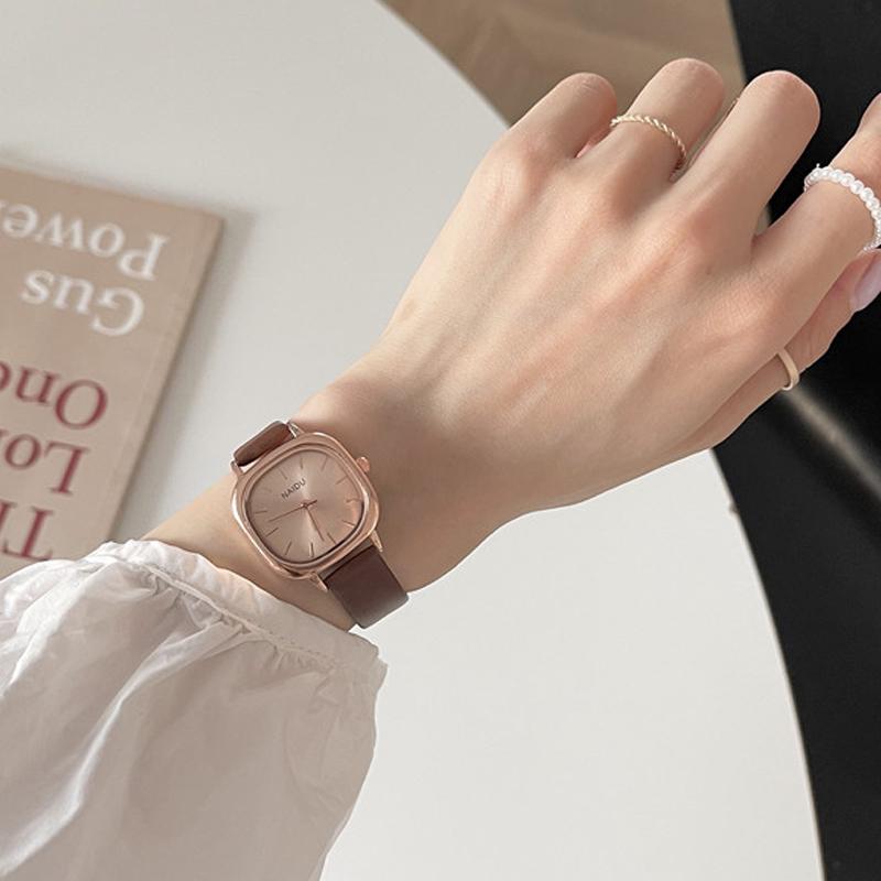 

Wristwatches Ins Wind Watch Female Korean Version Retro Mori College Style Student Square Belt Niche Quartz