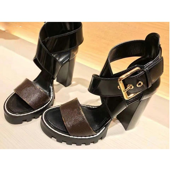 

Dio 2021nueva pendiente las sandalias verano versión coreana la cómoda moda salvajedediamantes enbrutocontacones tacón alto35-41 MJH001