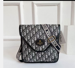 

QQ0D Designer women shoulder bag Top quality handbag Ladies vintage messenger cross body bags Luxury totes Fashion clutch woman F021W2D, No box