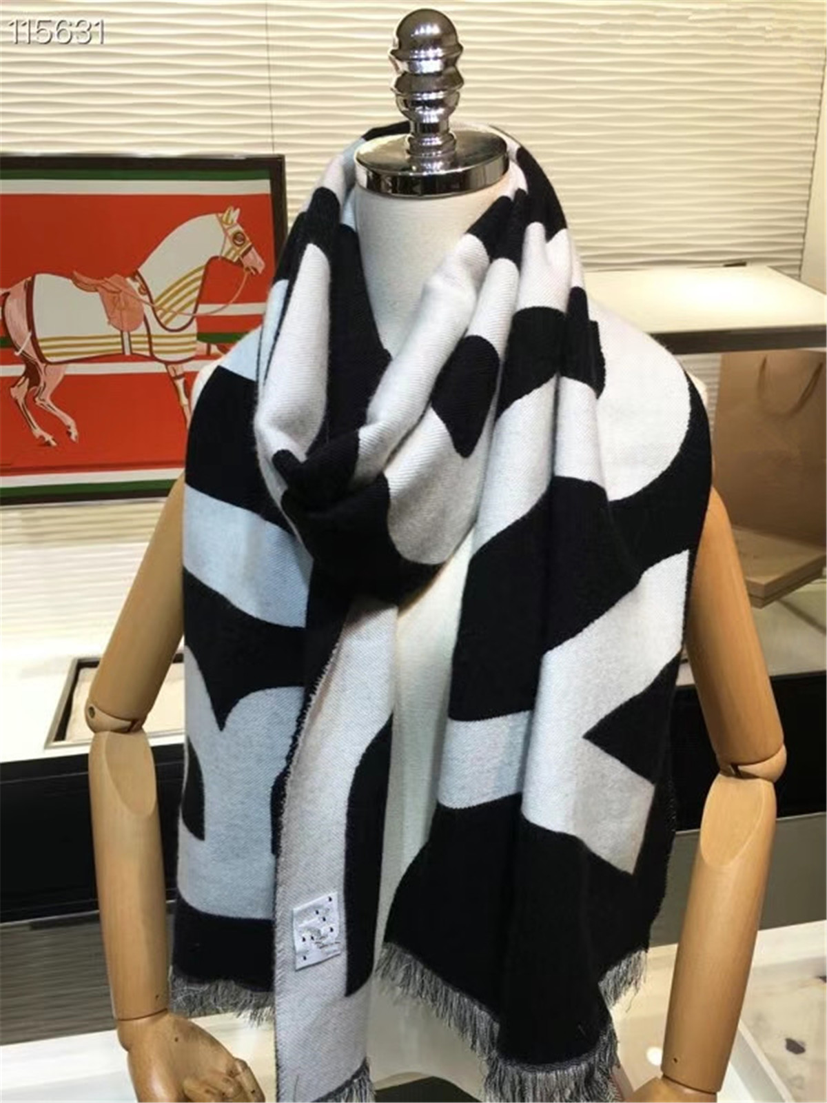 

Winter new large letters double-sided men and women scarf designer cape warm bib matching clothes shoes handbag bags are very fashionable, Blue;gray