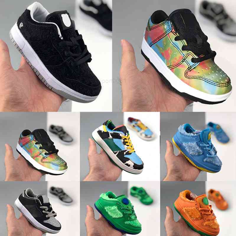 

Hair Suede Bear x Dunky Medicom Toys trainers sports sneakers Low Civilist NK Little Kids Toddler Heat activated Shadow Skateboard Shoe, Black