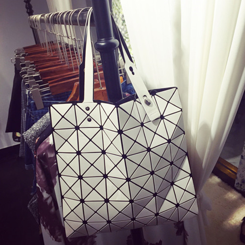 

Japan Laser Bag 2020 New Womens Bag Geometric Diamond Quilted Handbag Shoulder Bag Fashion Folding Womens Fashion, White high-end version with zipper