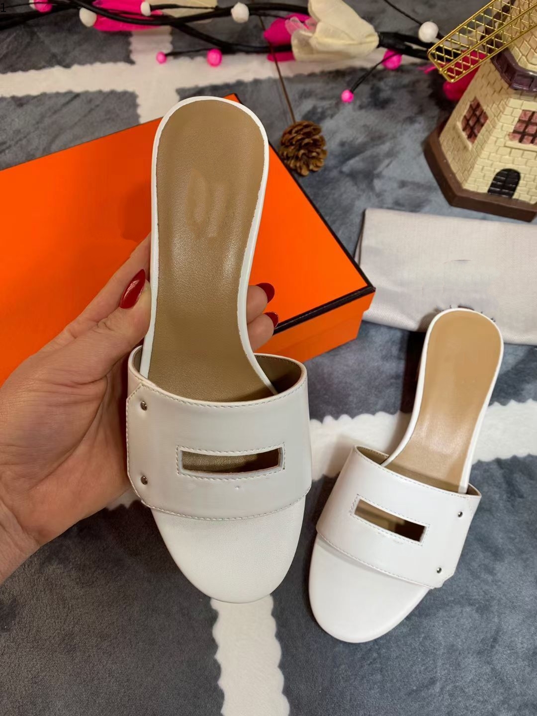 

Dio Fashion Paris Womens Beautiful Scuffs Shoes Summer Beach Slides Girls Flat Slippers Ladies Flip Flops Loafers with h kjhz001