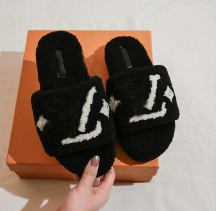 

High quality Womens Slippers Ladies wool Slides Winter fur Fluffy Furry Warm letters Sandals Comfortable Fuzzy Girl Flip Flop Slipper Ladies, Black