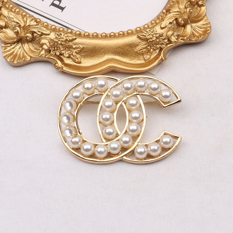 

Luxury Women Designer Brand Double Letter C Brooches 18K Gold Plated Inlay Crystal Rhinestone Jewelry Brooch Hollow Pearl Pin Marry Wedding Party Accessories