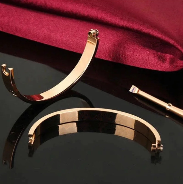 

Gold and silver titanium steel Bangle bracelet with diamonds screw pattern women's letter C luxury designer European American fashion jewelry not fade wholesale