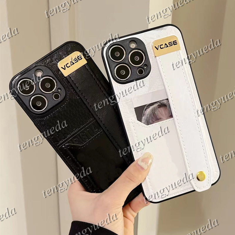 

Fashion Designer embossed Phone Cases for iPhone 13 12 11 pro max XR Xsmax Card Holder Leather all-inclusive Wristband Cellphone Cover Luxury Case, L000