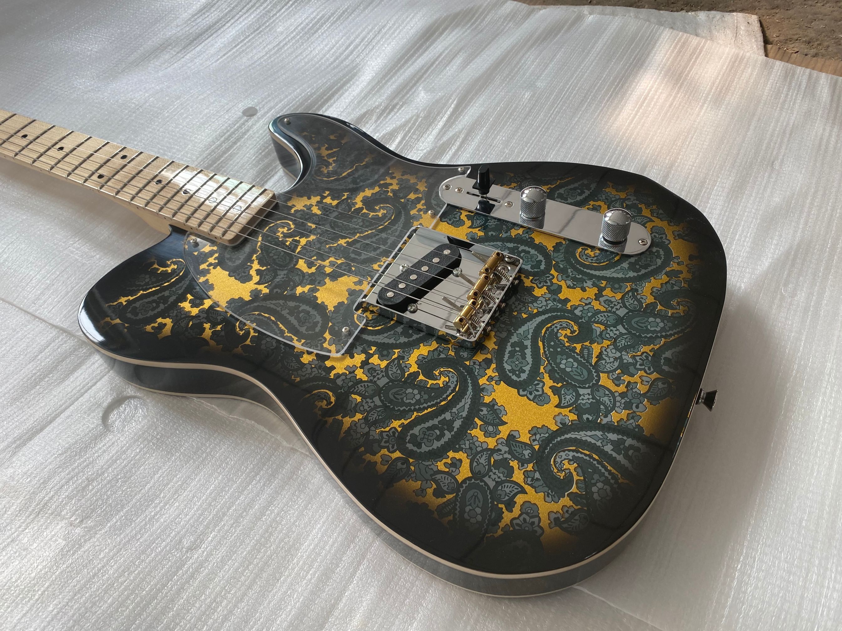 

Rare Crook Brad Paisley Signature Black Gold Tele Electric Guitar Dual White Body Binding, Maple Neck & Fingerboard, Transparent Pickguard, Chrome Hardware