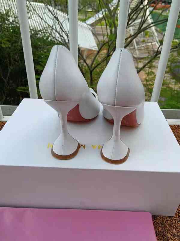 

Fashion AMINA MUADDI Season Shoes Amina Italy Ami Pumps Muaddi Begum 95 Genuine White Leather Pyramid High Heel Slip On GUe