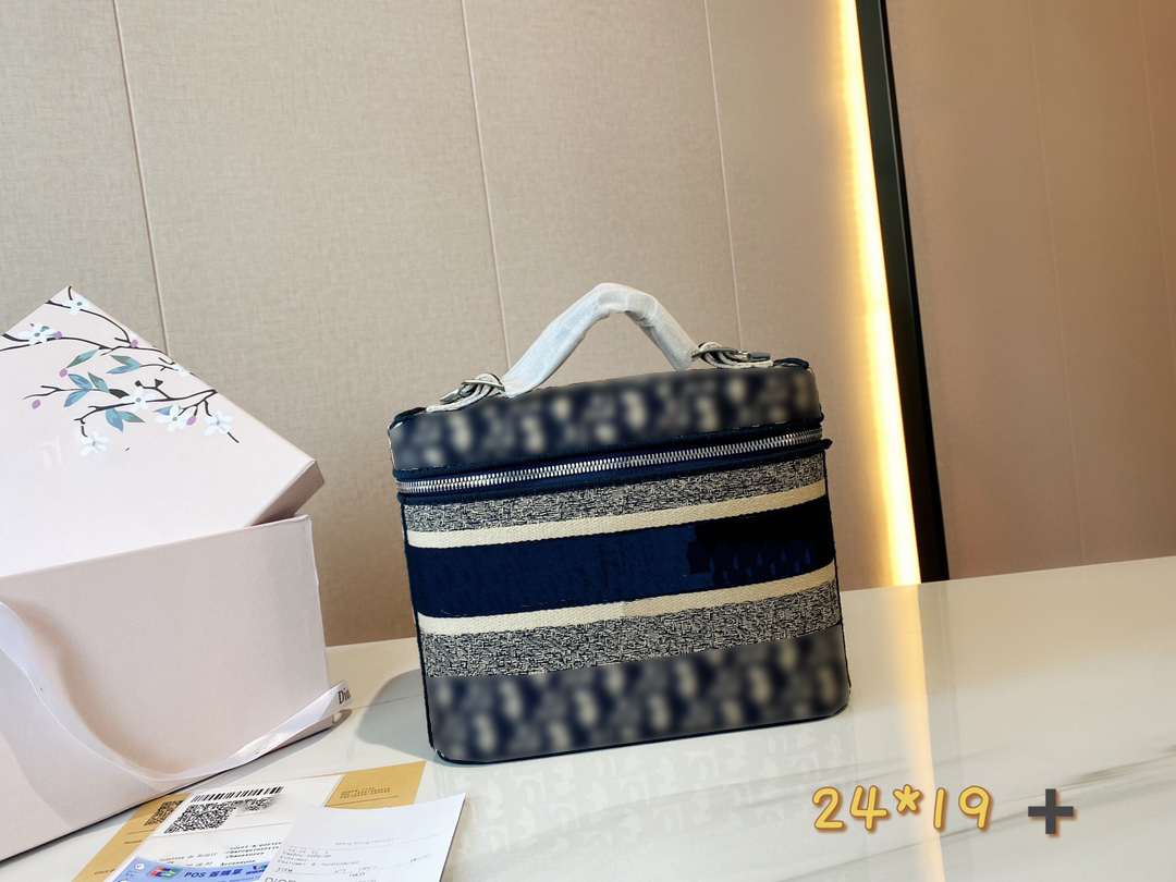 

High Quality New Hand Bag Travel Toiletry Pouch Protection Makeup Clutch Women Leather Cosmetic Bags for Woman special designers, #1