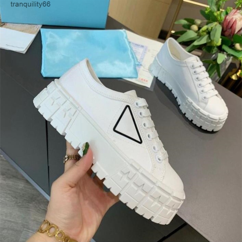 

Designer Women Nylon Casual Shoes Gabardine Classic Canvas Sneakers Brand Wheel Lady Stylist Trainers Fashion Platform Solid Heighten with, Color