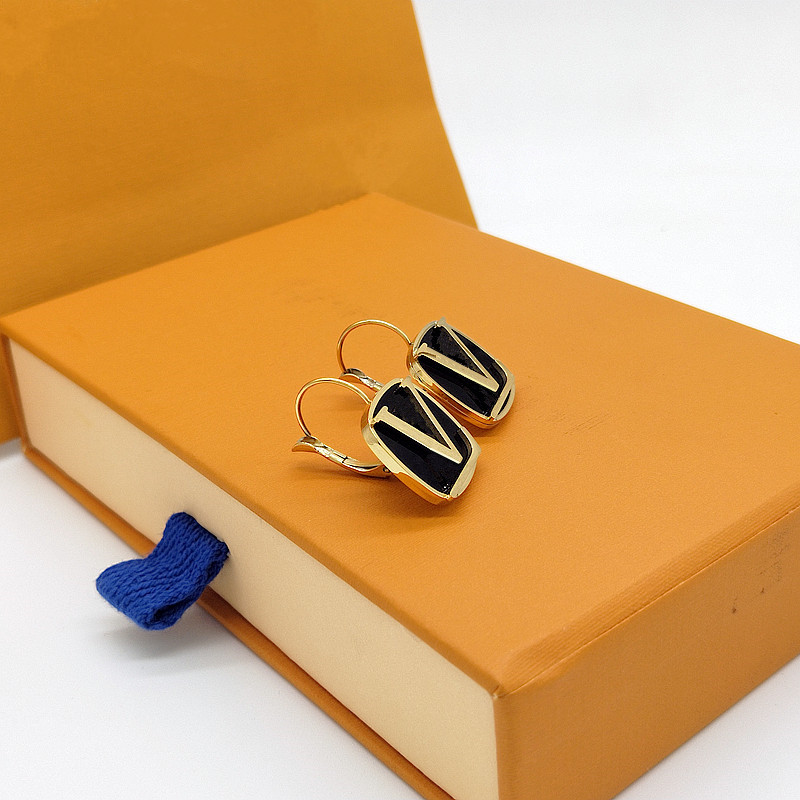 

2021 Gold-plated Titanium Steel Atmospheric L Home Hoop & Huggie Women's Jewelry V-shaped Design Earrings Party All-match to send lovers without fading