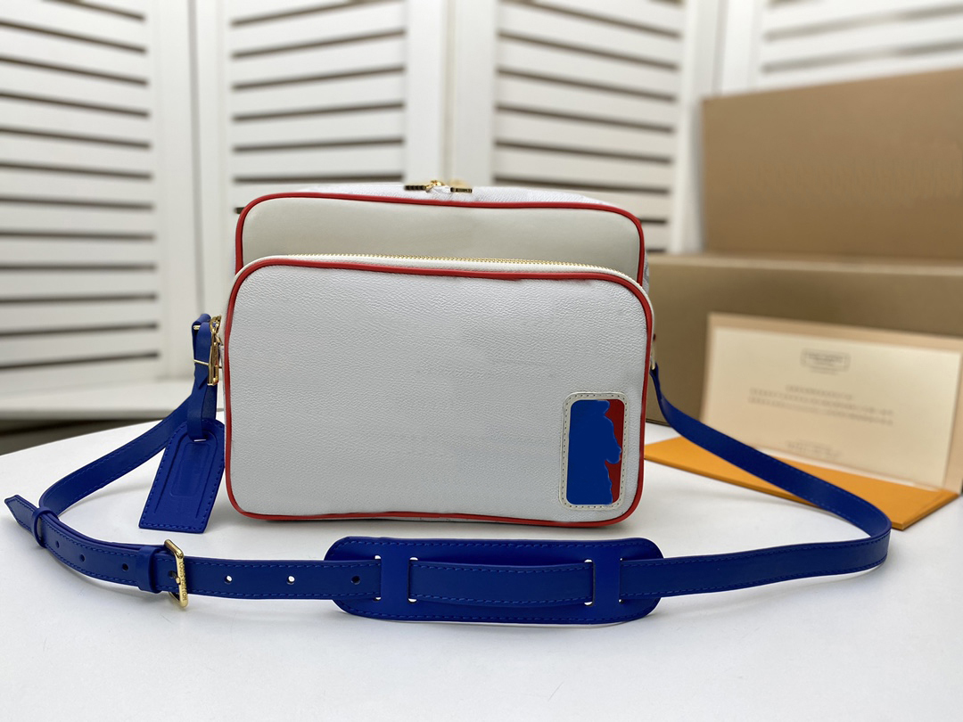 

2021 Hot Luxurys Designers Bags men Bestselling 5143 Satchel Messenger small postman bag High quality of the Top Leather Manufacturing, As shown in picture3