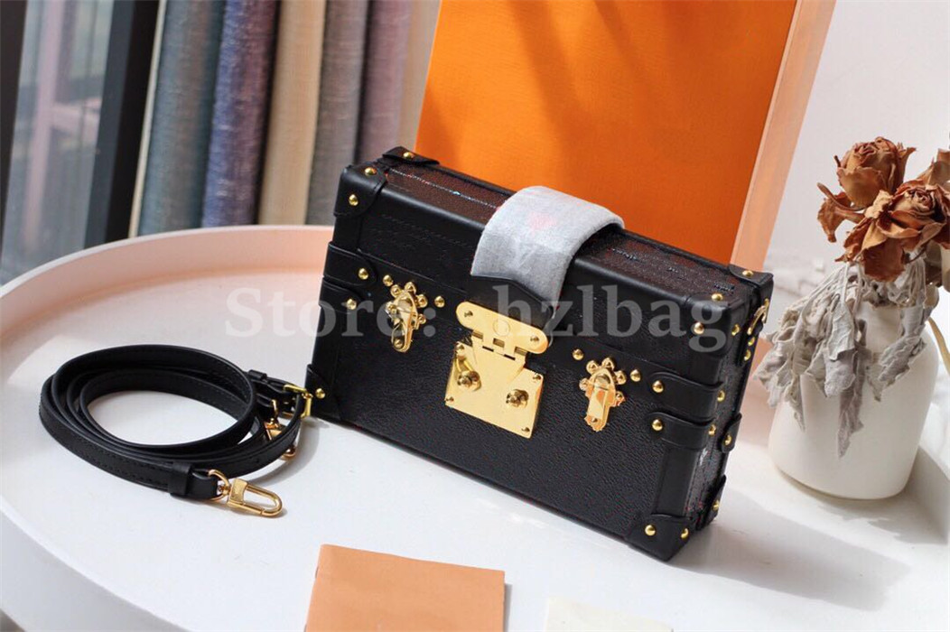 

Trunk Clutch Handbag Grained Cowhide Leather Bag Fashionable Cross Body Wallet S-Lock Clasp PETITE MALLE Women Luxurys Designers Bags 2021, Color 01