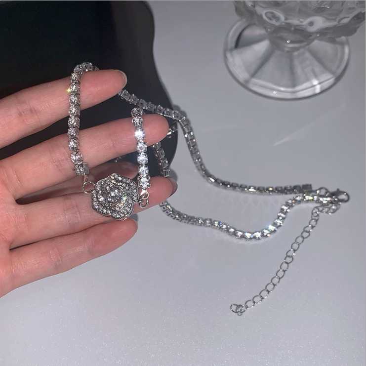 

Chains Sparkling Flower Necklace Rose Lady-like Temperament, Silver