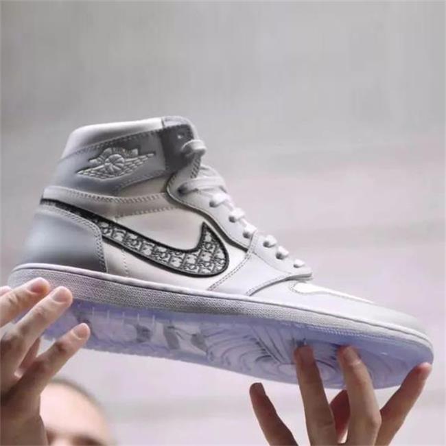 

High Top ÃJ1 Air DÃ¬Ã²r Oblique Racer Triple S KAWS Decorat Low Luxurys Baskets Hommes Chaussures Fashion Sneakers Men Women Running Shoes 3192