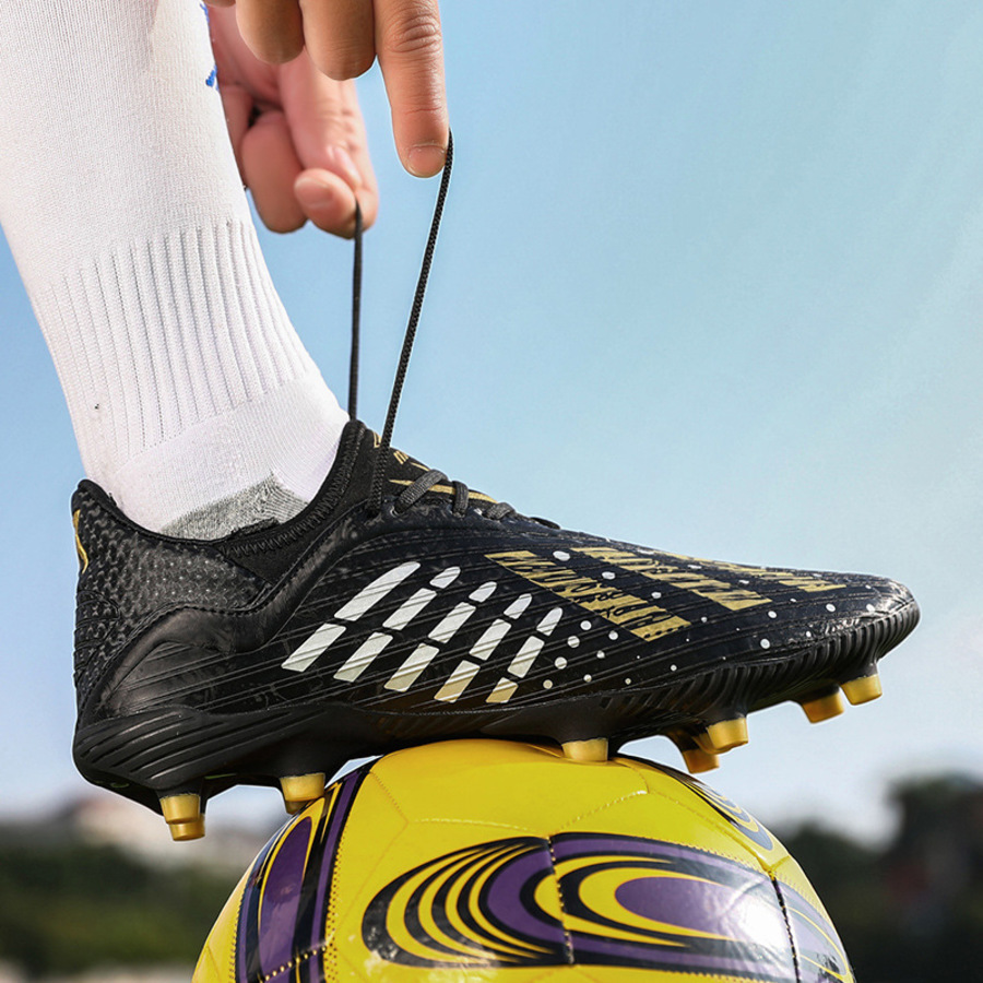 

New Anti Slip and Wear-resistant Soccer Shoes HUI7