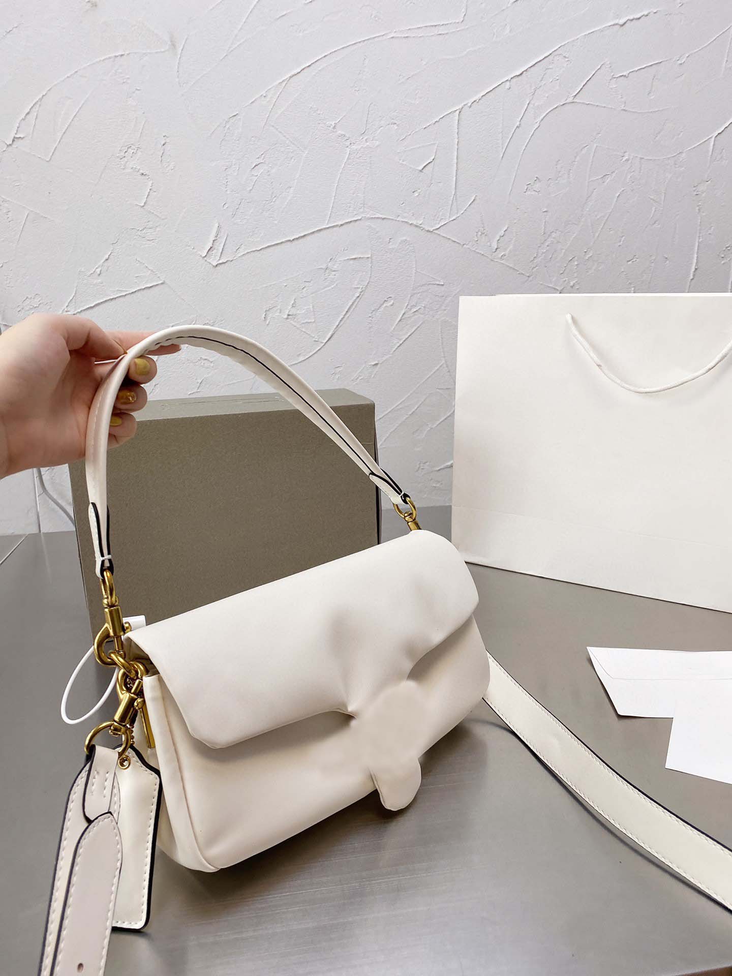 

Luxucy Designer C's Pillow Tabby Shoulder Bag Women Pure Color Bacchus Bags Retro Hardware Cloudy Handbags Supper Soft Real Leather Fashion Purse, Make up the difference