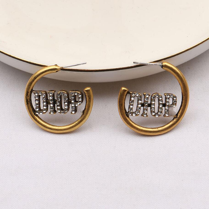 

Charm Womens Brand Designer Letter Crystal Earrings Stud Women Elegance Temperament Simple Ladies Wedding Party Jewelry Accessories ER0088