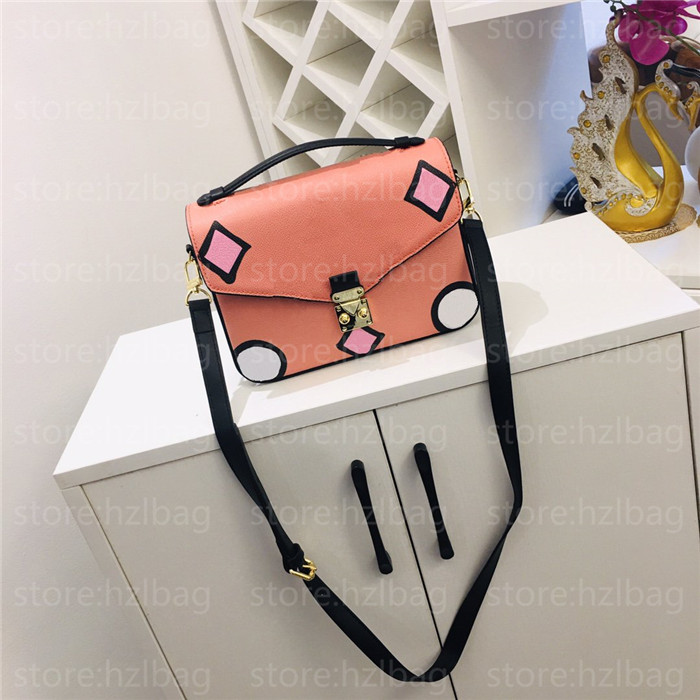 

POCHETTE METIS Shoulder Bags M45823 Purse Wild at Heart print hand-painted toes Arizona Beige Luxurys Designers Cross Body Bag, Color 01