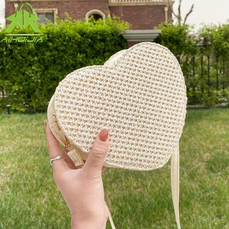 

Fashion Heart-shaped Straw Women Shoulder Bags Bohemia Woven Female Handbags 2021 Summer Beach Rattan Bag Travel Messenger Cross Body, Beige