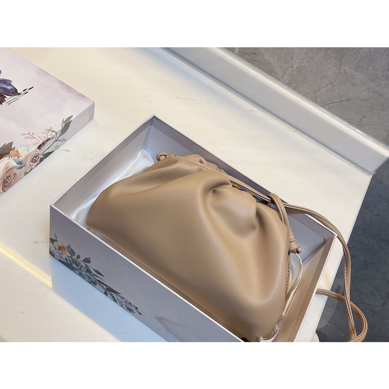 

Fashion Cloud Shoulder Bag Soft Leather Small Totes 2021 Luxurys Designers Dumpling Handbags Purse Women Handbag Day Clutches Lady Messenger Crossbody Bags, 22*14cm