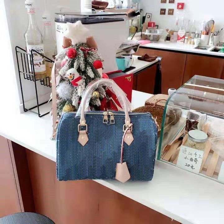 

Super classic women's single shoulder denim pillow bag size: 30cm, Blue