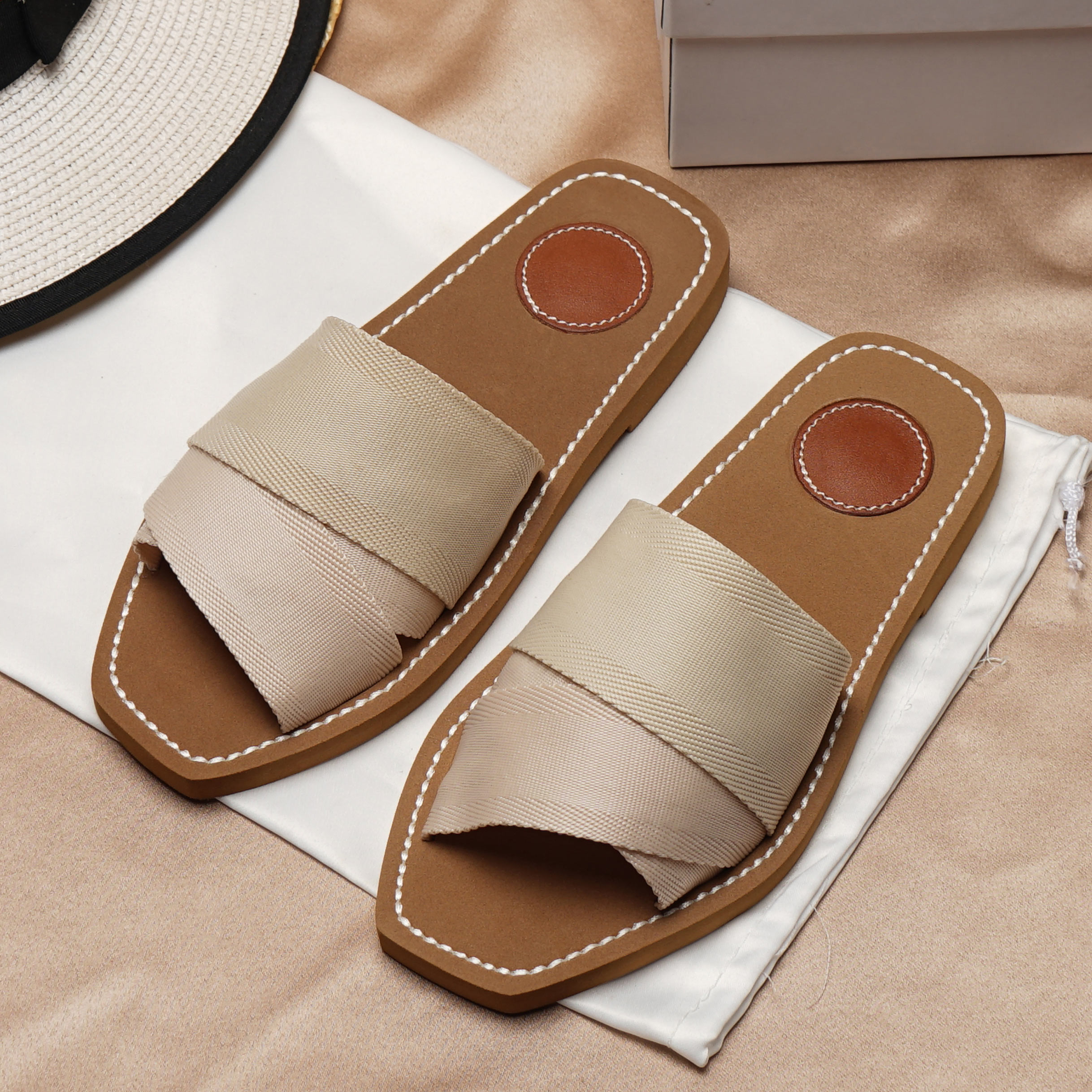 

Luxury Designer Shoes Women Slippers Beach Slippers Womens Fish Mouth suyrfyus Summe Slipper Fashion Slide Women Shoe Loafer efwaE, Black