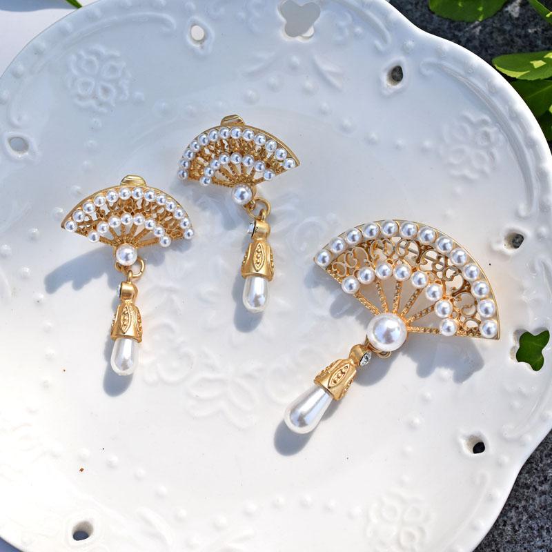 

Pins, Brooches Baroque Jewelry For Women Simple Elegant Pearl Fan Pendant Female Fashion Accessories Statement Classic