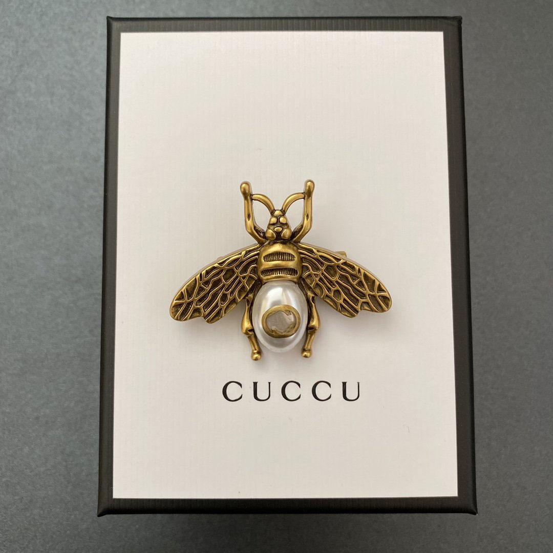 

Gujia 2021 new style glass pearl bee clothing neckpin versatile fashion popular Brooch fashion, Gray