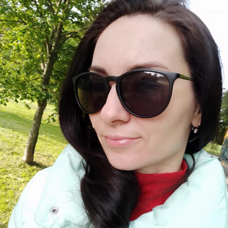 Lunettes de soleil 2021 Nieuwe Klassieke Erika Zonnebril Vrouwen Merk Designer Spiegel Cat Eye Eye Round UV4001