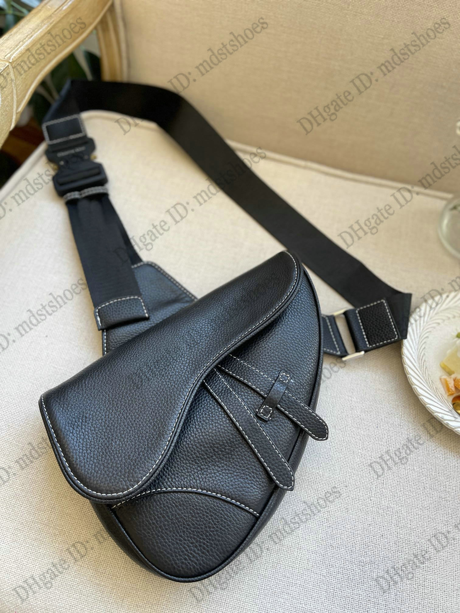 

Mens Designer Saddle Bag Black Grained Calfskin Buckle Leather Handbag For Men Embroidery Blue Black Oblique Jacquard Cloth Cross body