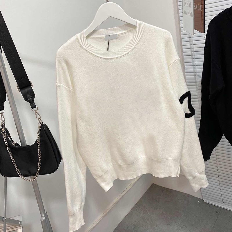 

Fashion Women' Sweater with Pearl Decoration Autumn Winter Black White 2Colors 98310
