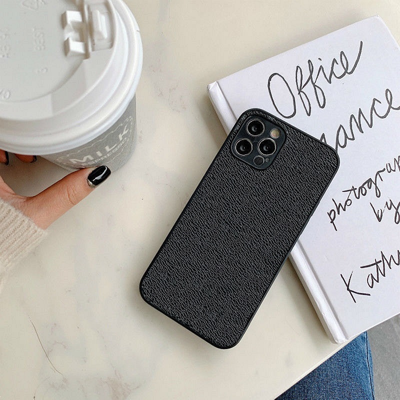 

The Iphone 11 pro Max 12 XS/Max retro pattern mobile phone protection shell