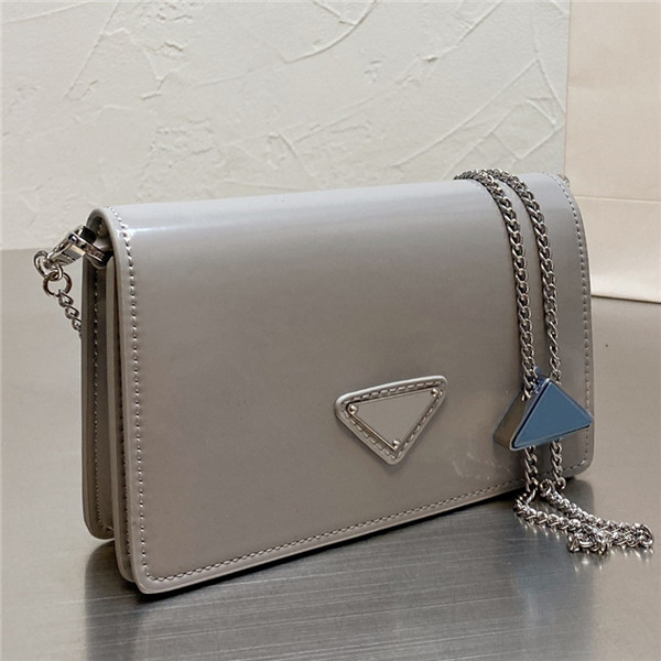 

Shiny leather solid color shoulder bag Exquisite Flip Purse elegant minimalist design women's handbag Advanced bags with Classic Clain, Black