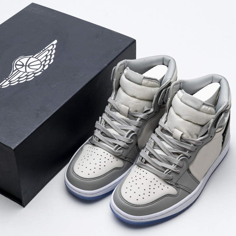 

Jumpman 1 RETRO High WOLF GREY/SAIL-PHOTON DUST-WHITE Basketball Shoes CN8607 002 Men/Women Outdoor Sneakers Sports With Original Box Fast Delivery