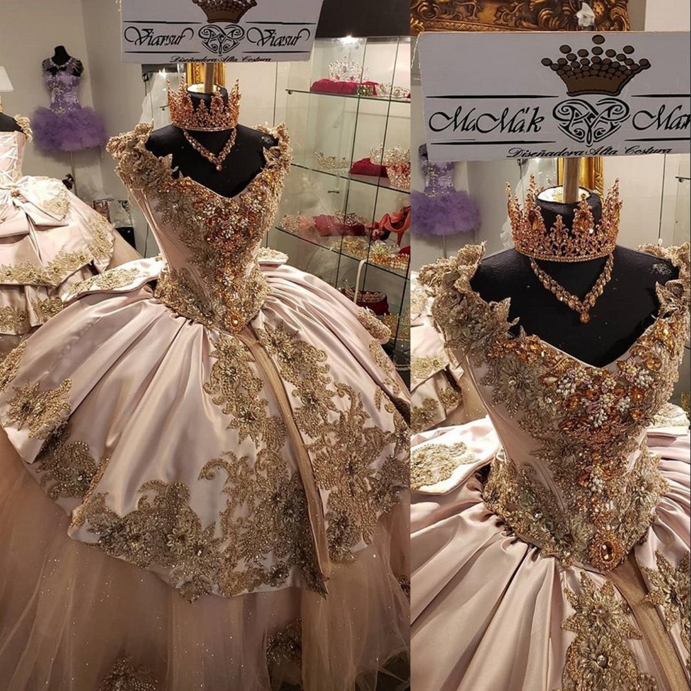 

2021 Bling Princess Quinceanera Dresses Champgne Lace Appliques Crystal Beading Cap Sleeves V Neck Ball Gown Formal Evening Gowns Vestidos With Bow, Water melon